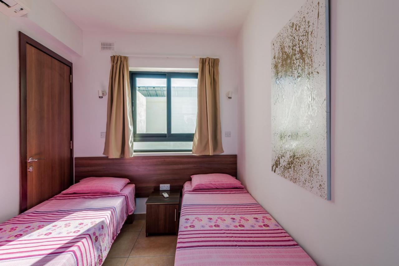 Blue Harbour Seafront Penthouse With Large Terrace With Panoramic Sea Views - By Getawaysmalta Daire St. Paul's Bay Dış mekan fotoğraf